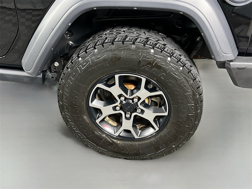 Vehicle image 10 of 34