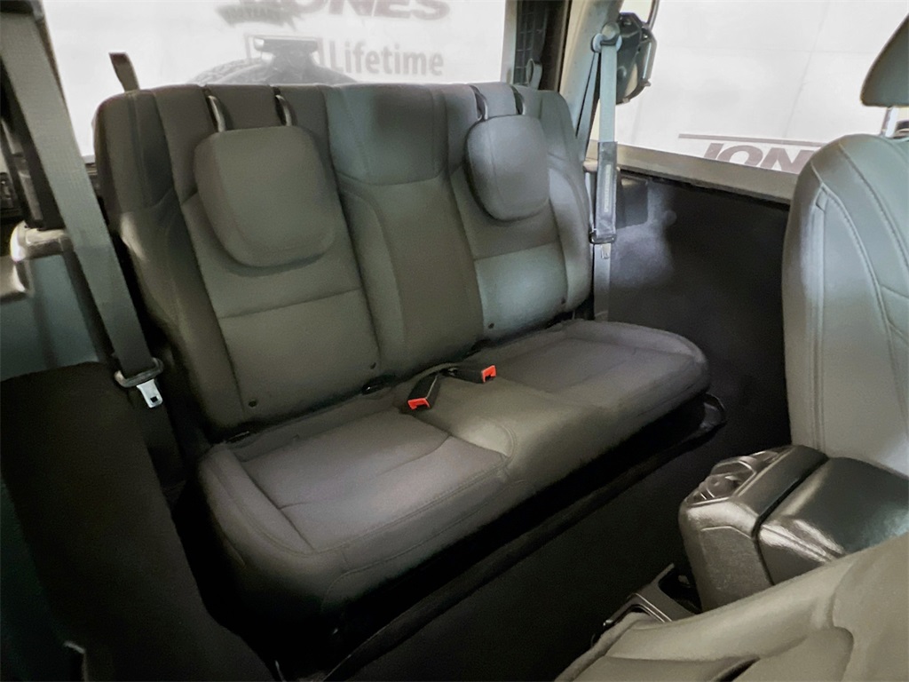 Vehicle image 13 of 34