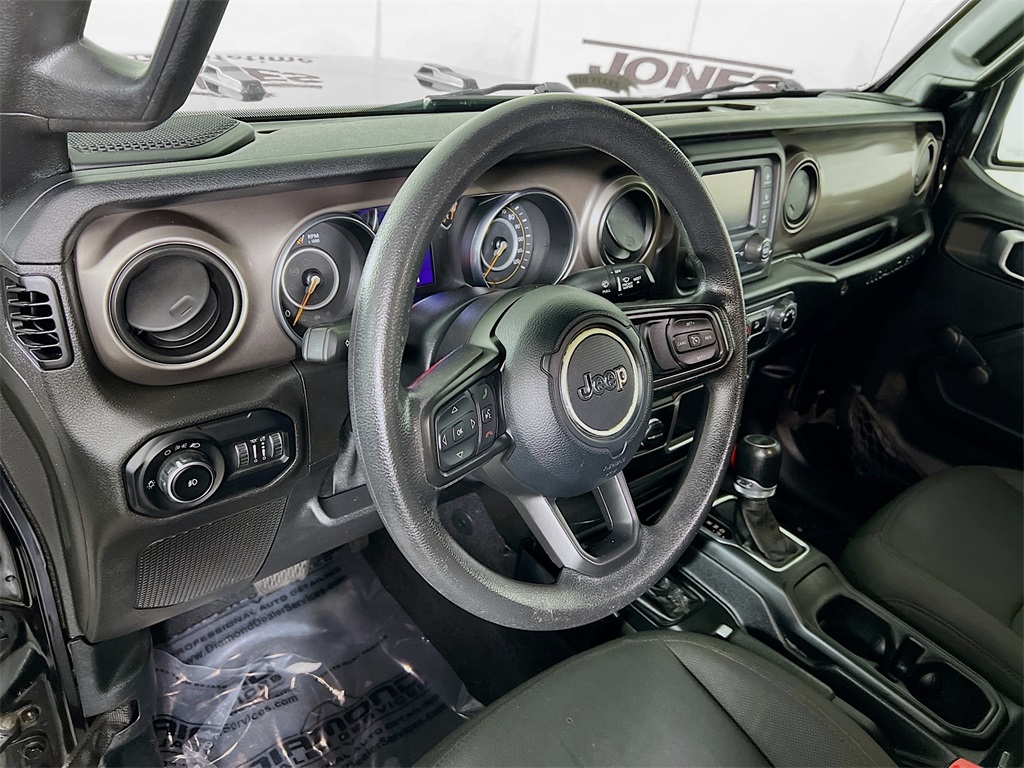 Vehicle image 17 of 34