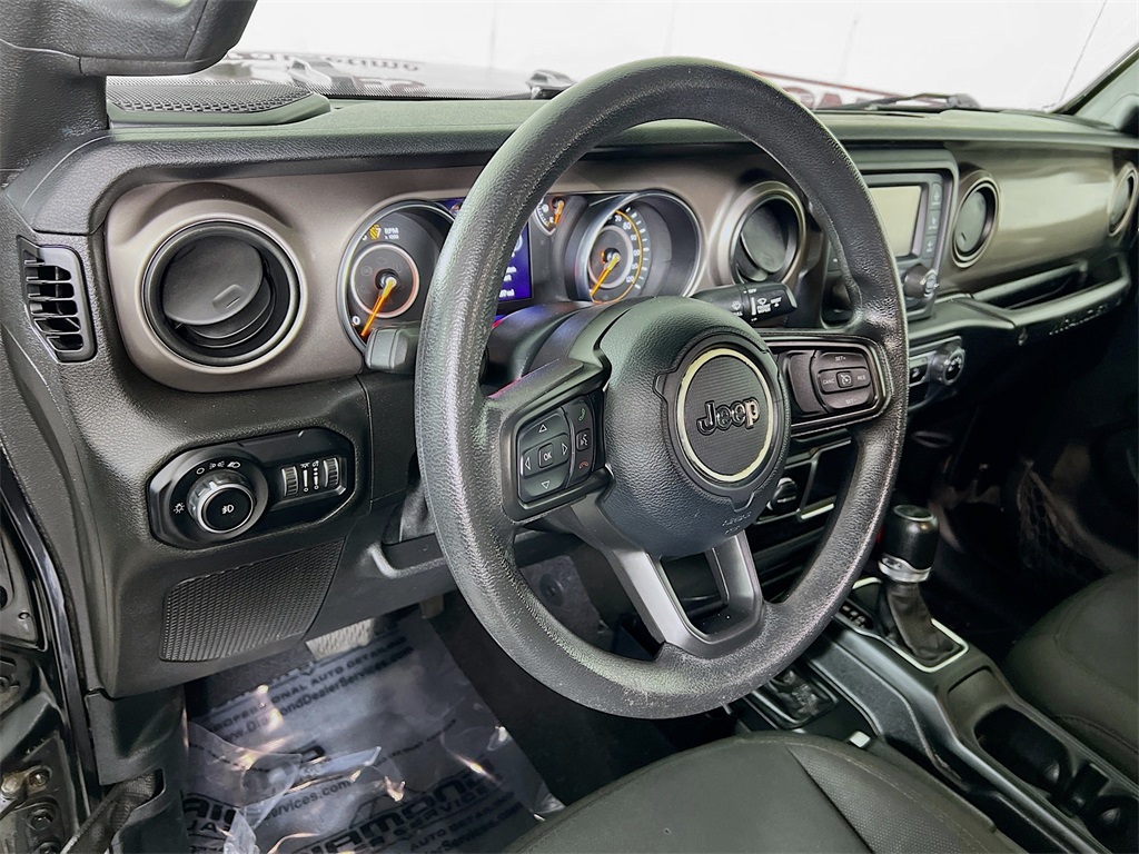 Vehicle image 18 of 34