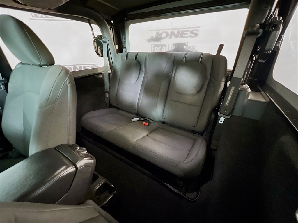 Vehicle image 14 of 34