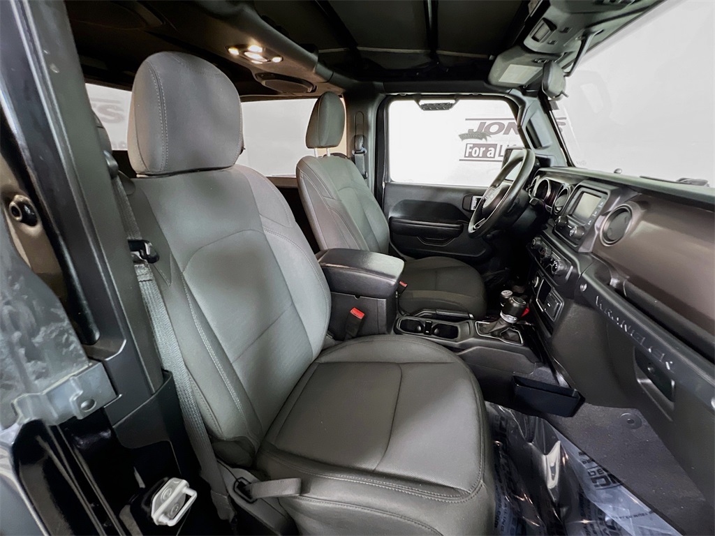 Vehicle image 15 of 34