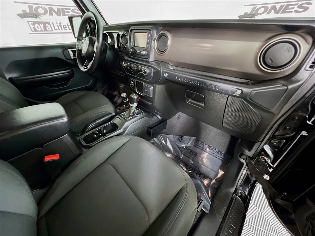 Vehicle image 20 of 34