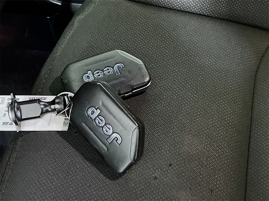 Vehicle image 28 of 34
