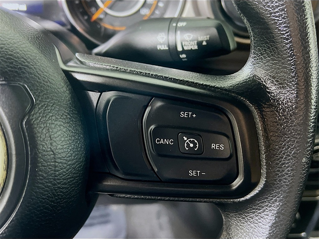 Vehicle image 32 of 34