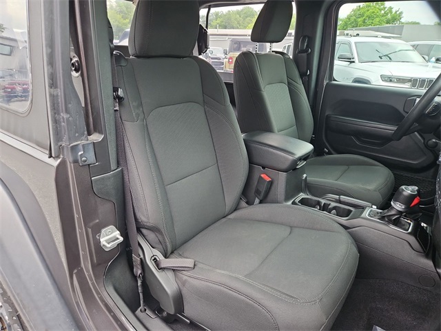 Vehicle image 19 of 23