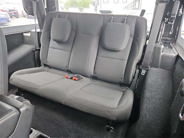 Vehicle image 17 of 23