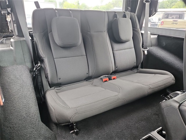 Vehicle image 16 of 23