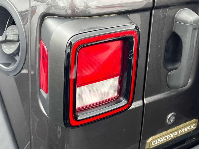 Vehicle image 32 of 34