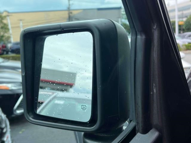 Vehicle image 33 of 34