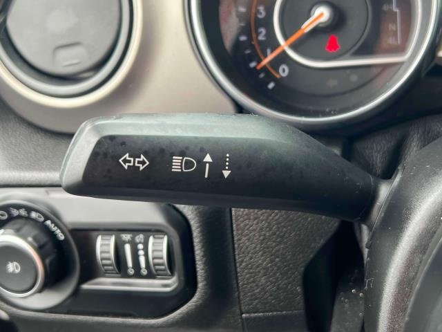 Vehicle image 25 of 34