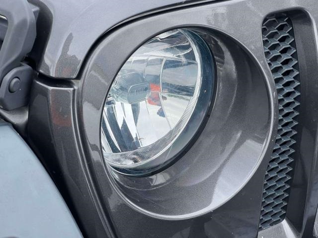 Vehicle image 19 of 34