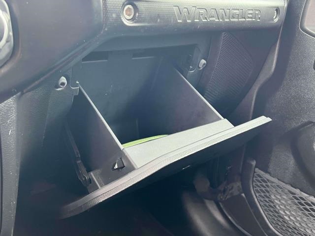 Vehicle image 20 of 34