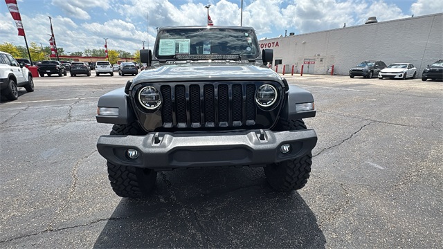 Vehicle image 2 of 32