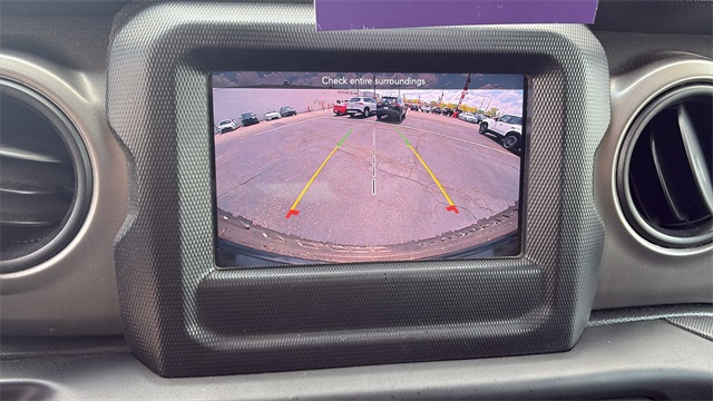 Vehicle image 14 of 32