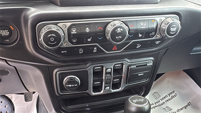 Vehicle image 13 of 32