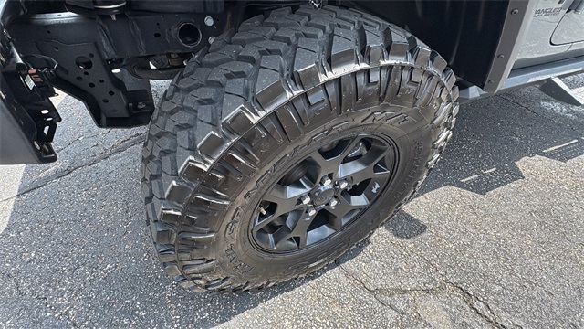 Vehicle image 9 of 32
