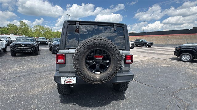 Vehicle image 7 of 32