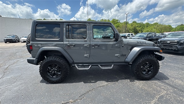 Vehicle image 8 of 32