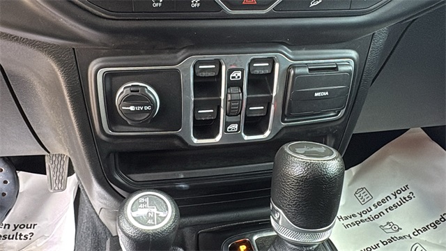 Vehicle image 15 of 32
