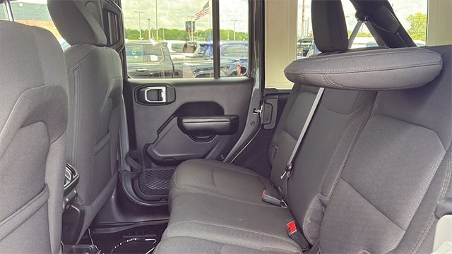 Vehicle image 24 of 32