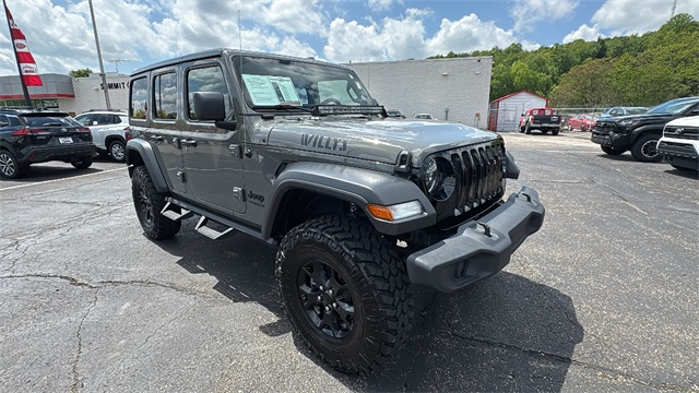 Vehicle image 3 of 32