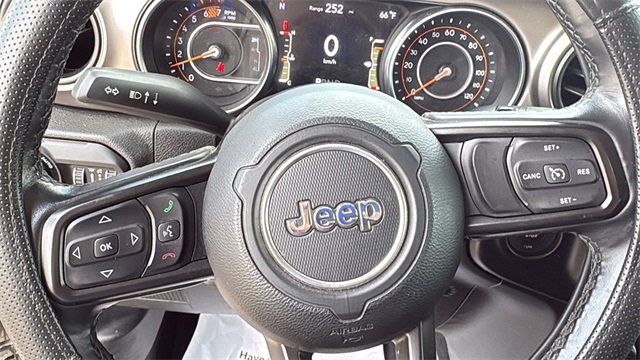 Vehicle image 17 of 32