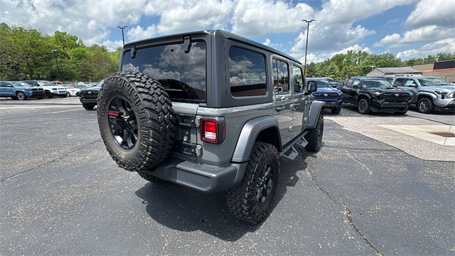 Vehicle image 5 of 32