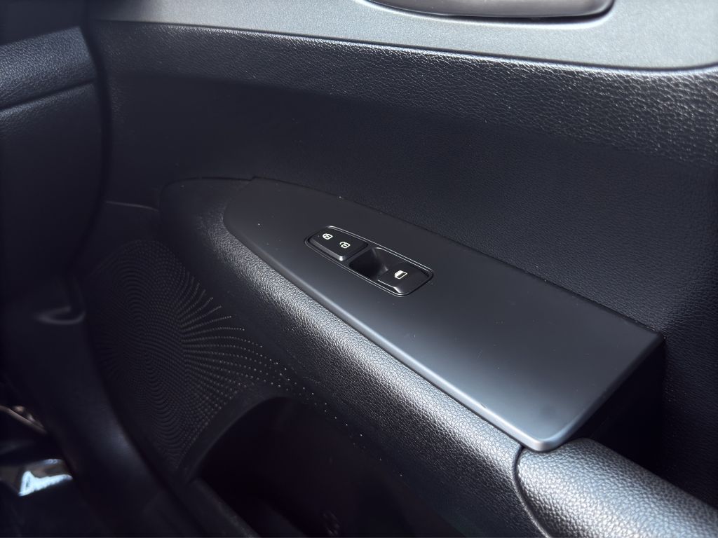 Vehicle image 18 of 20