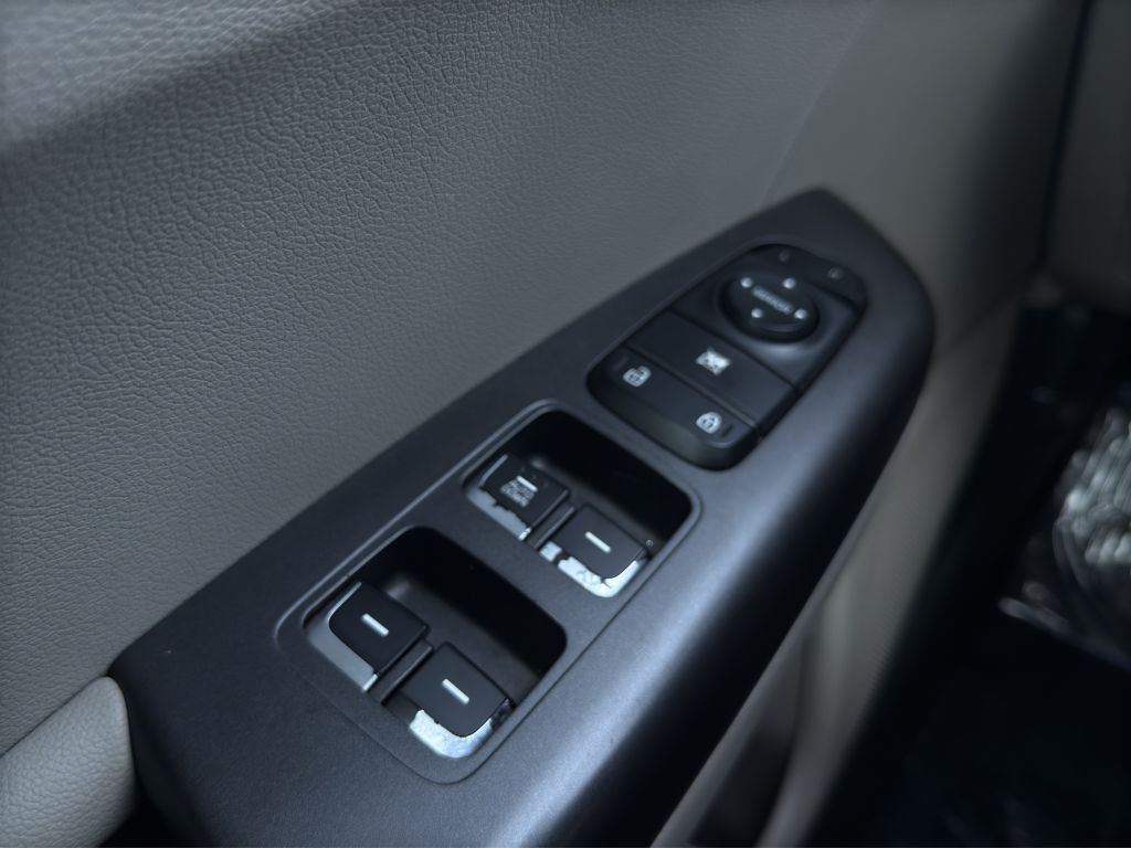Vehicle image 13 of 15