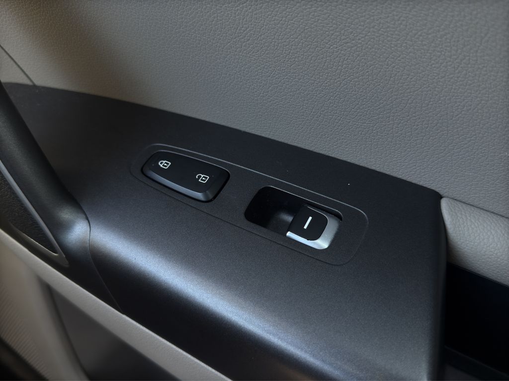 Vehicle image 12 of 15