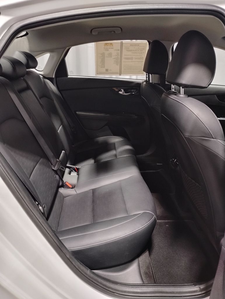 Vehicle image 33 of 37