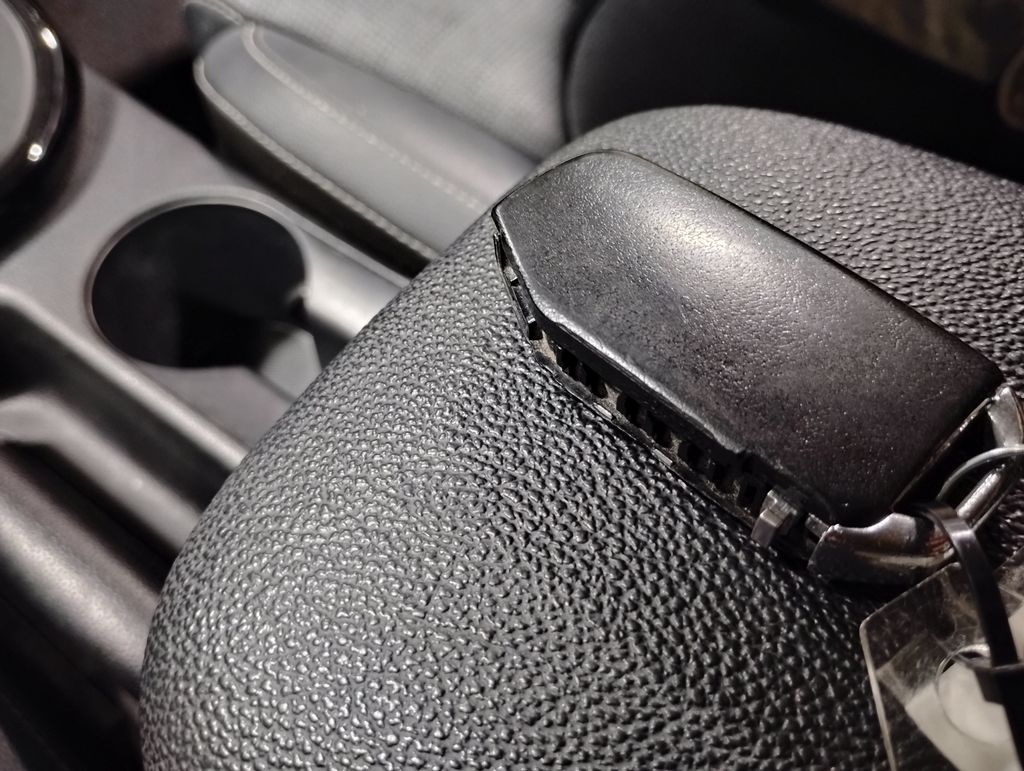 Vehicle image 27 of 37