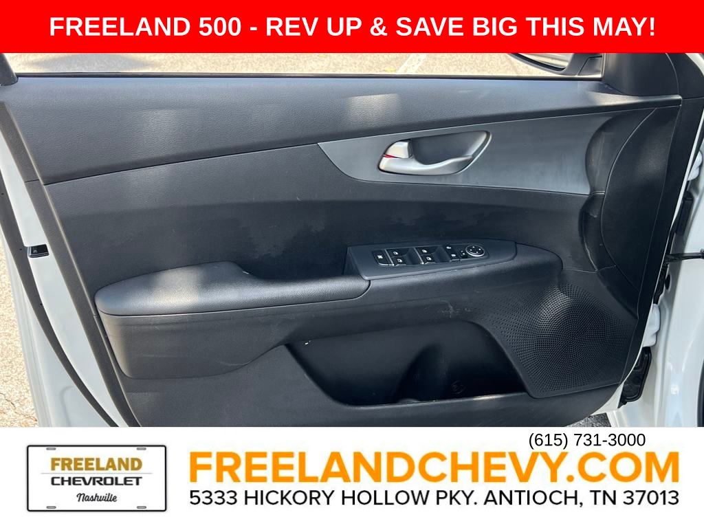 Vehicle image 13 of 22