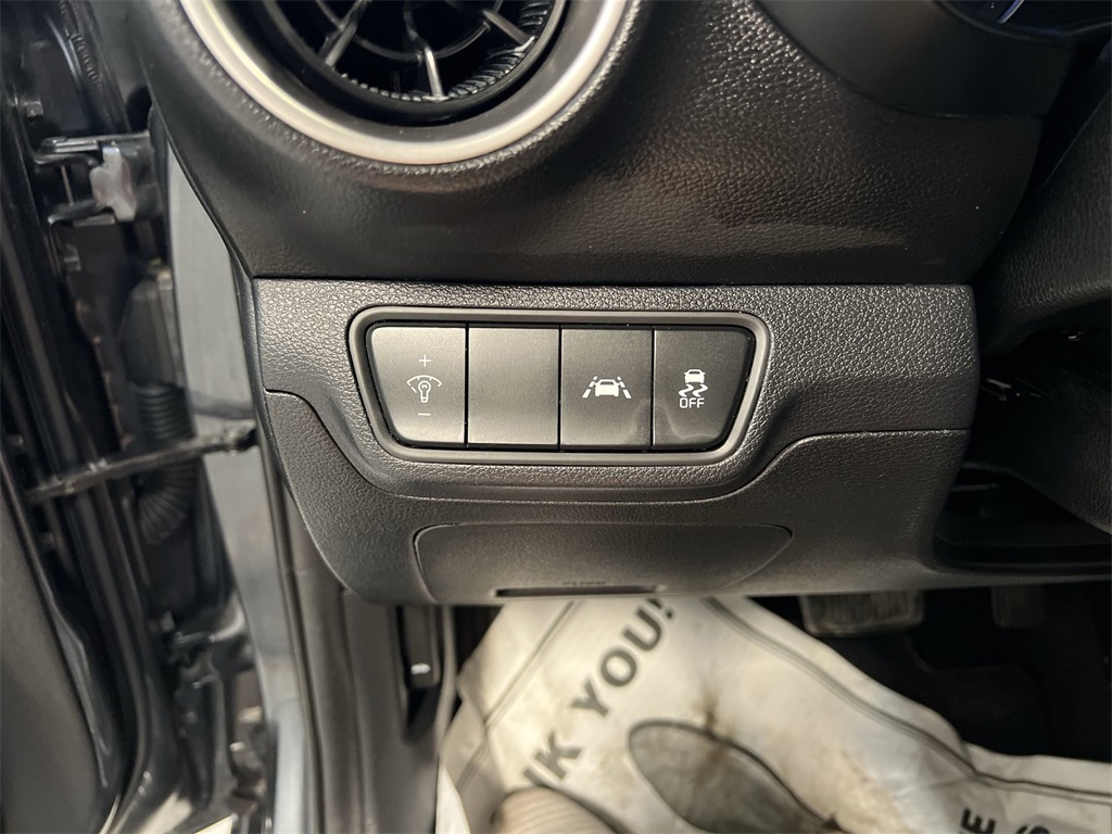 Vehicle image 17 of 30