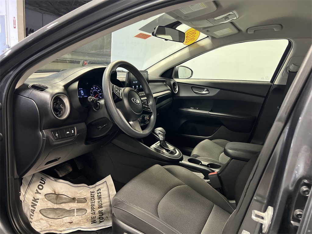 Vehicle image 11 of 30