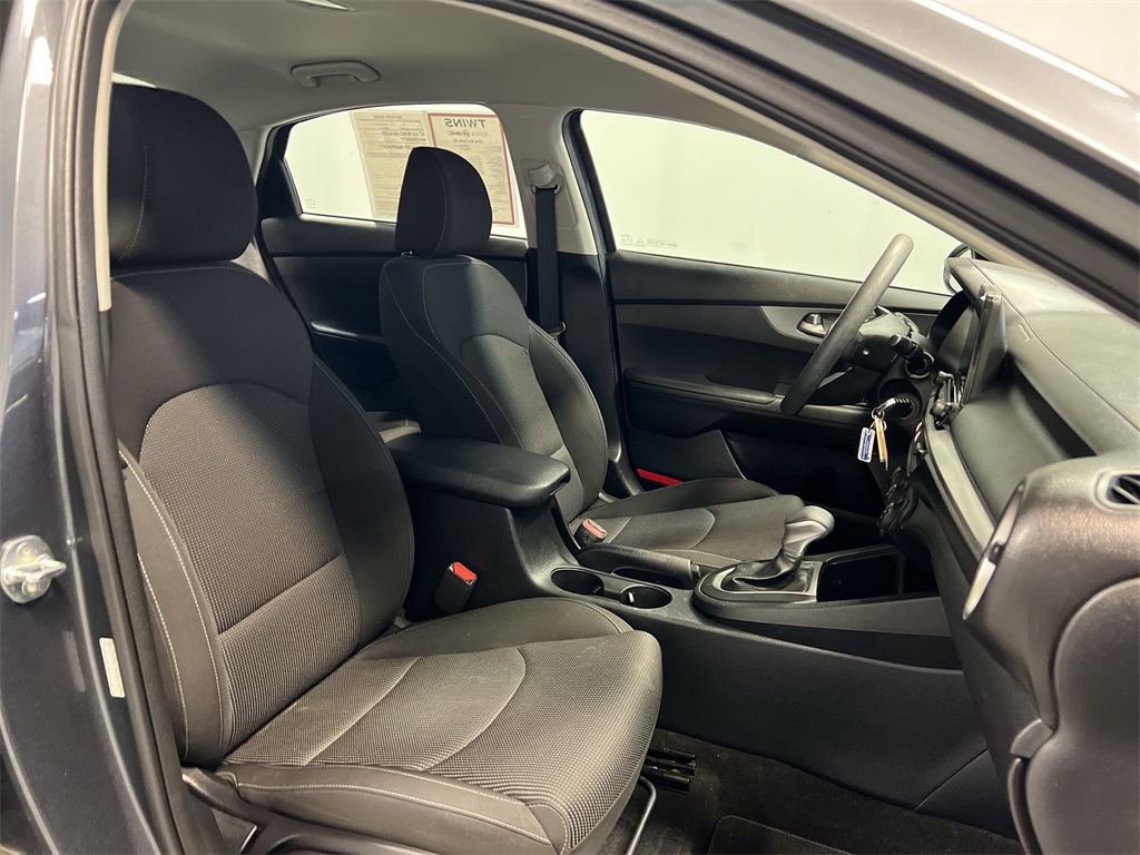 Vehicle image 24 of 30