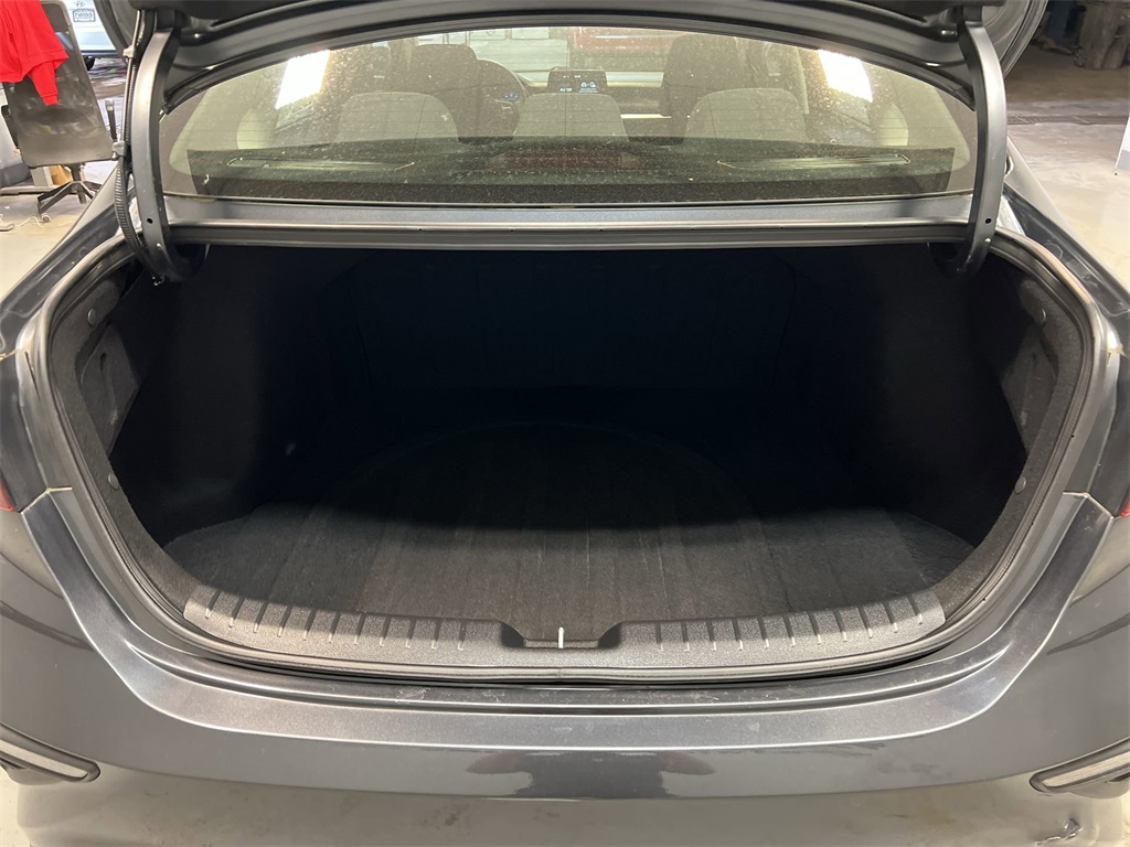 Vehicle image 23 of 30