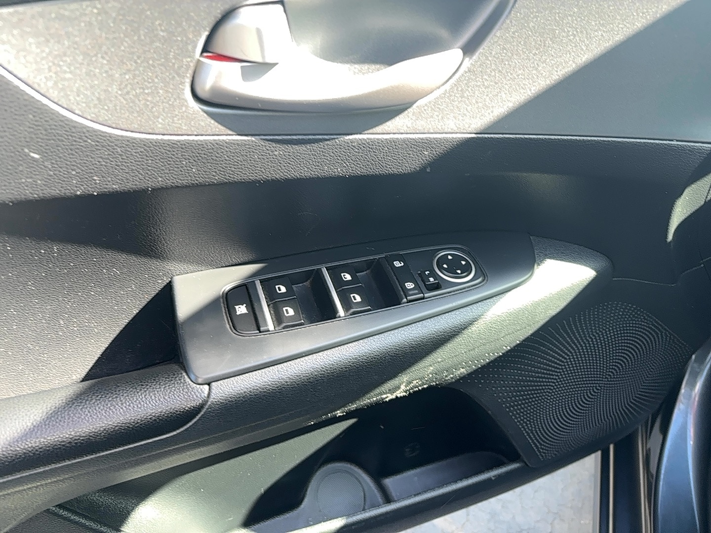 Vehicle image 6 of 9