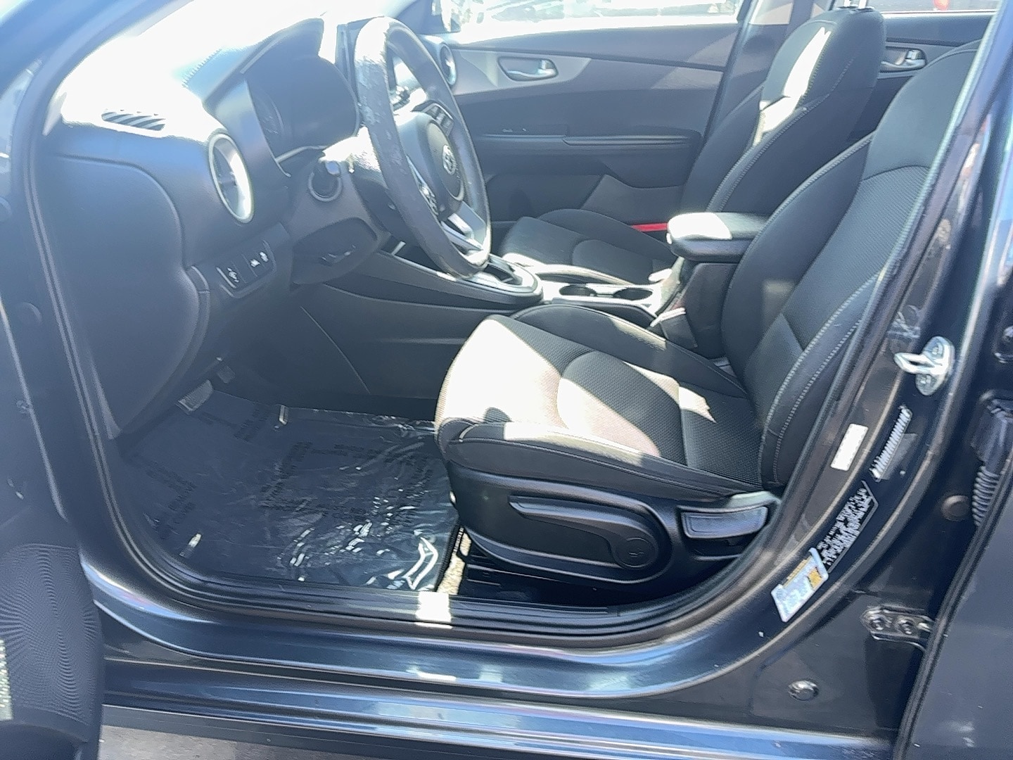 Vehicle image 7 of 9