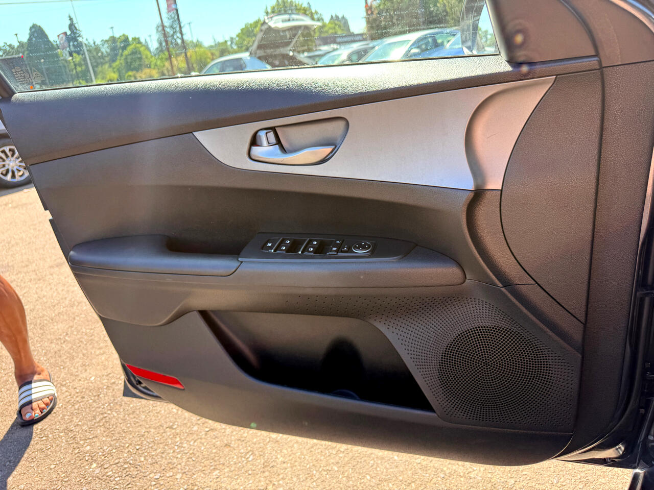 Vehicle image 18 of 24