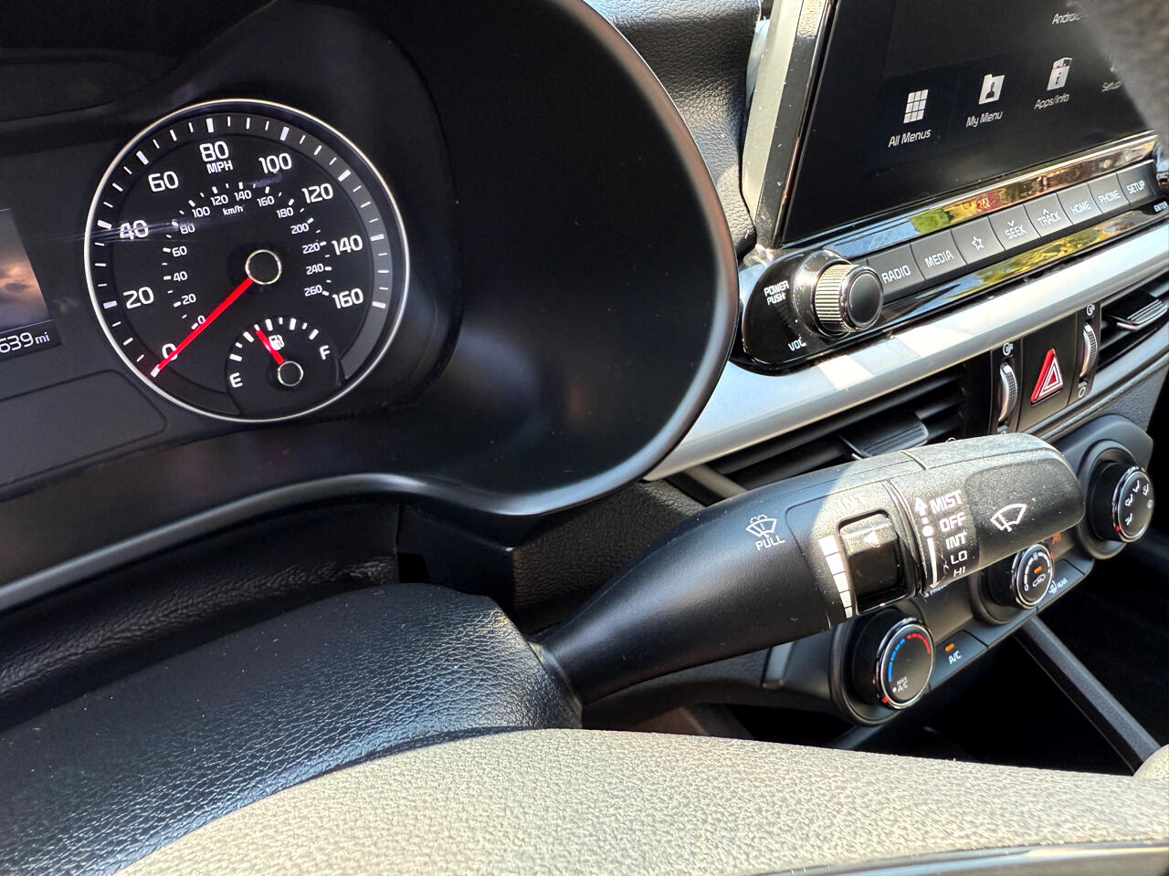 Vehicle image 21 of 24