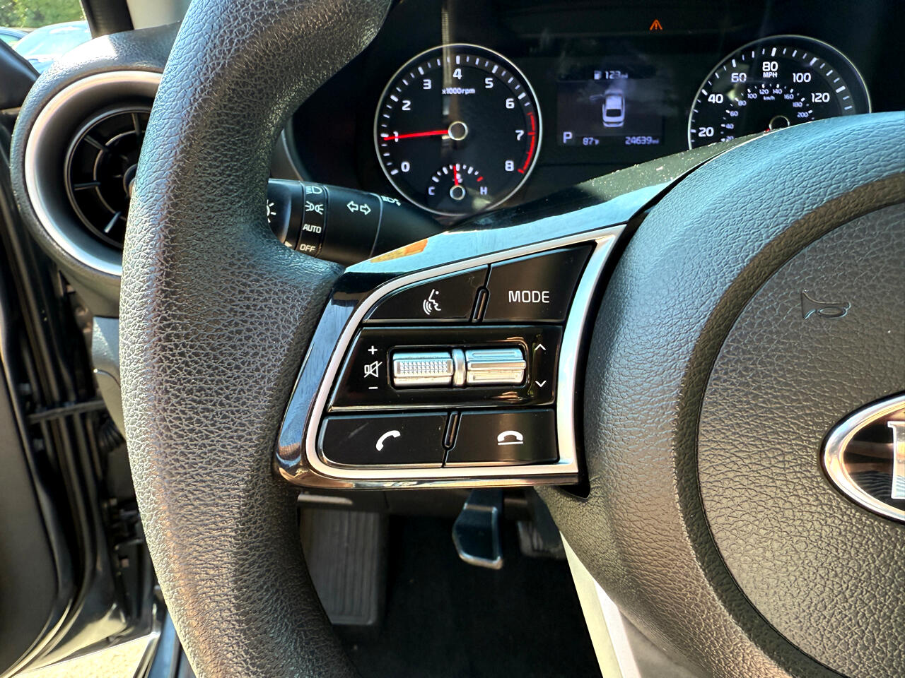 Vehicle image 19 of 24