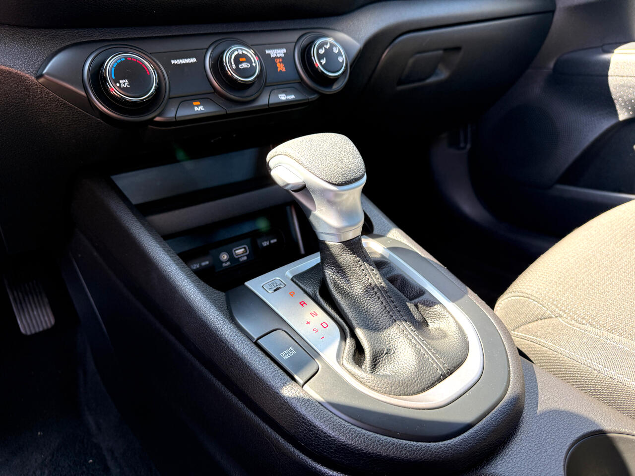Vehicle image 17 of 24