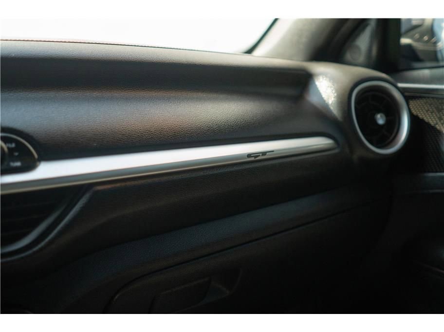 Vehicle image 21 of 42