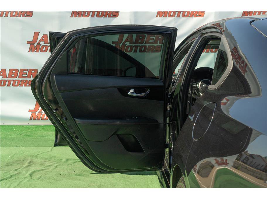 Vehicle image 28 of 42