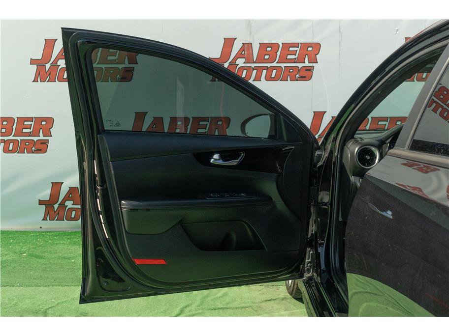 Vehicle image 27 of 42
