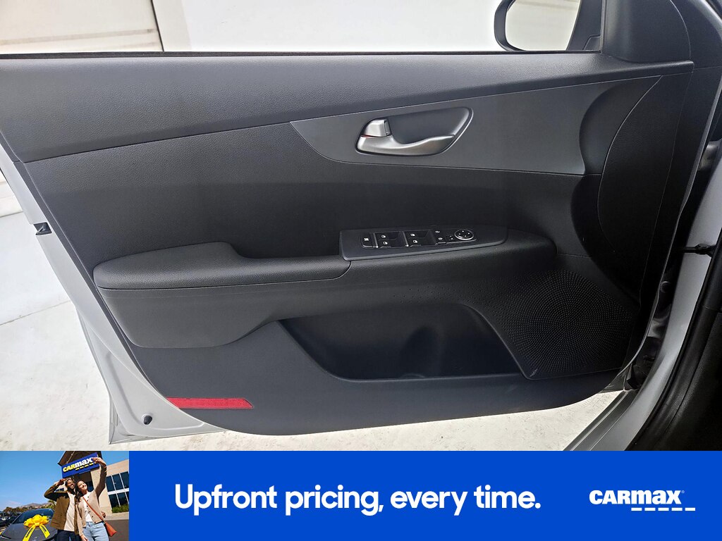 2020 Kia Forte LXS Image 18 of 25