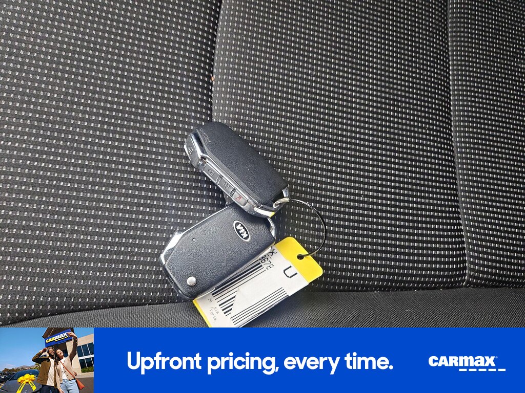 2020 Kia Forte LXS Image 19 of 25