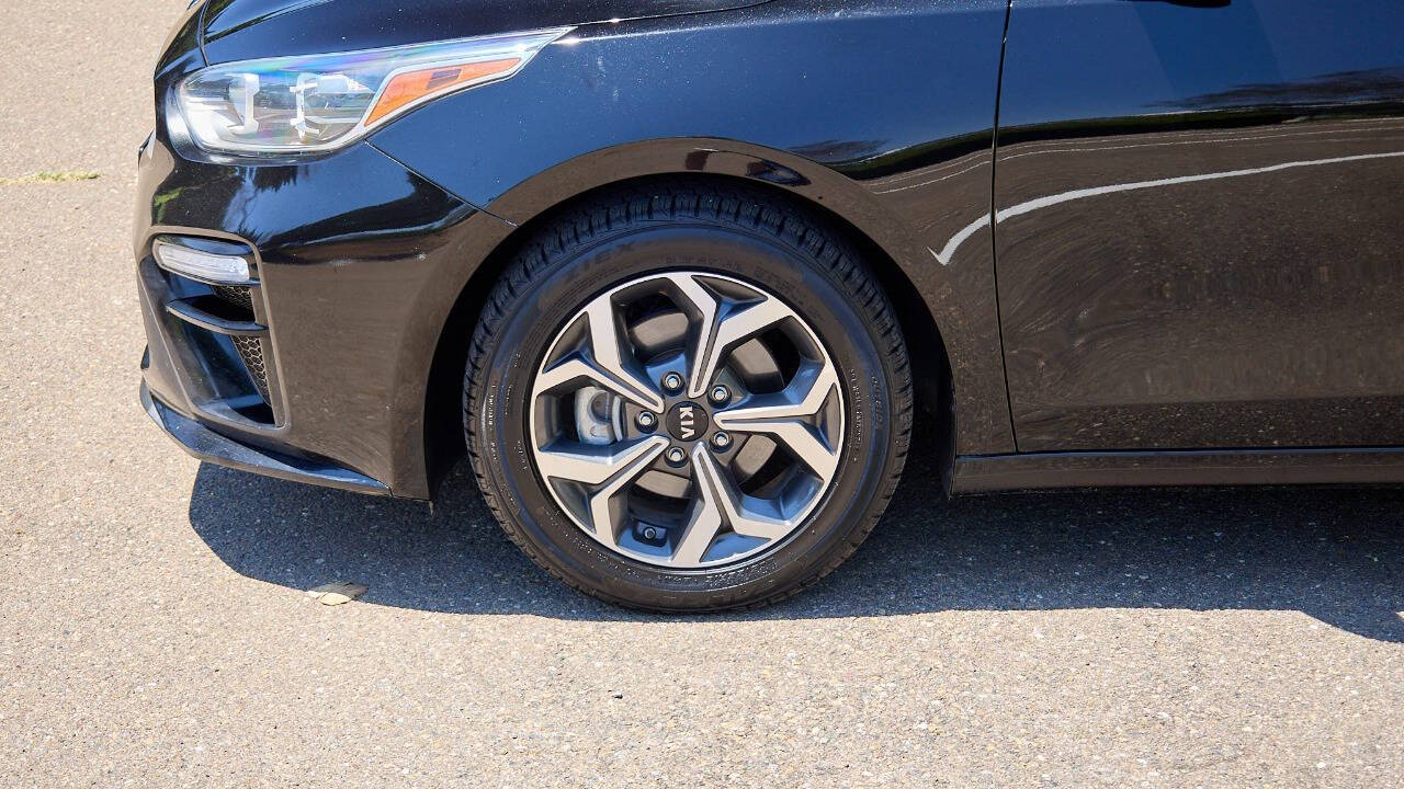 Vehicle image 12 of 25